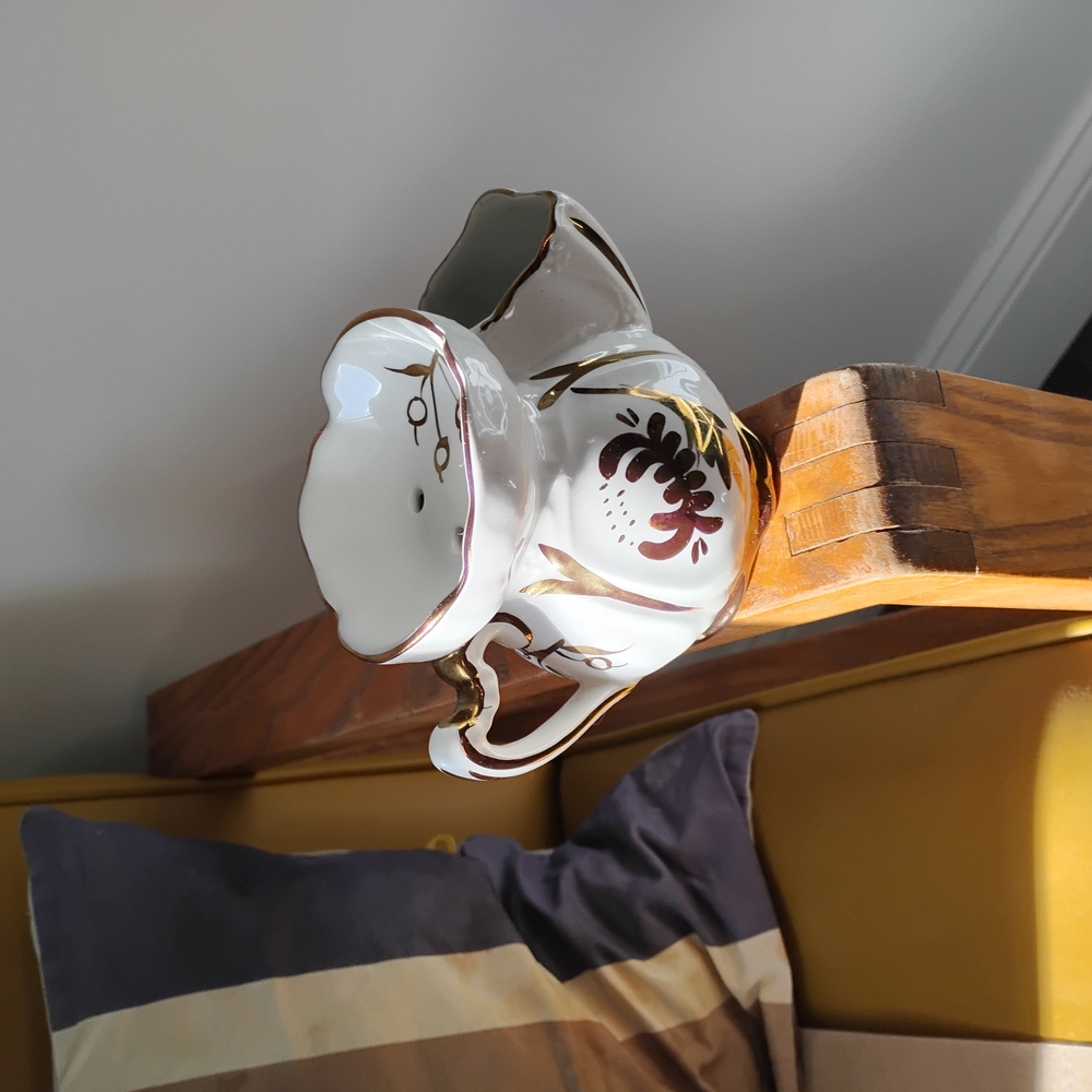 Elegant White and Gold Ceramic Shaving Mug